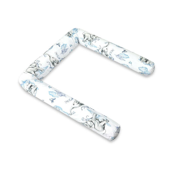 Aparatoare pentru patut, Qmini, Tip rulou, Cu husa detasabila, Lungime 180 cm, Din bumbac certificat Oeko Tex Standard 100, Elephants on Rainbow Blue