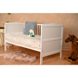 Patut din lemn bebe, Transformabil si pentru junior, 140x70 cm, Din lemn de pin si mdf, Stabil si rezistent, Inaltime saltea reglabila pe 3 nivele, Laterala cu 3 bete detasabile, EN716-1, EN716-2, Alb, Babyneeds, Nadia + Saltea 12 cm