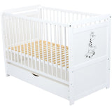 Patut din lemn bebe, Transformabil si pentru junior, 120x60 cm, Cu sertar cu capac, Din lemn de pin si mdf, Stabil si rezistent, Inaltime reglabila pe 3 nivele, Laterala cu 3 bete detasabile, EN716-1 EN716-2, Alb, Babyneeds, Nadia II, Girafa + Saltea 8 cm