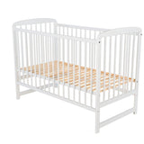 Patut din lemn bebe, 120X60 cm, Din lemn de pin, Stabil si rezistent, Inaltime saltea reglabila pe 3 nivele, Laterala cu 3 bete detasabile, EN716-1, EN716-2, Alb, Babyneeds, Ola + Saltea 12 cm