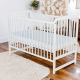 Patut din lemn bebe, 120x60 cm, Din lemn de pin, Stabil si rezistent, Inaltime saltea reglabila pe 3 nivele, Laterala cu 3 bete detasabile, EN716-1, EN716-2, Alb + Saltea 10 cm, Babyneeds, Ola