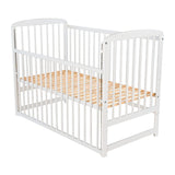 Patut din lemn bebe, 120x60 cm, Cu laterala culisanta, Din lemn de pin, Stabil si rezistent, Inaltime saltea reglabila pe 3 nivele, Laterala cu 3 bete detasabile, EN716-1, EN716-2, Alb, Babyneeds, Ola + Saltea 12 cm