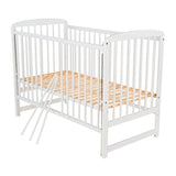 Patut din lemn bebe, 120x60 cm, Cu laterala culisanta, Din lemn de pin, Stabil si rezistent, Inaltime saltea reglabila pe 3 nivele, Laterala cu 3 bete detasabile, EN716-1, EN716-2, Alb, Babyneeds, Ola + Saltea 12 cm