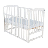 Patut din lemn bebe, 120x60 cm, Cu laterala culisanta, Din lemn de pin, Stabil si rezistent, Inaltime saltea reglabila pe 3 nivele, Laterala cu 3 bete detasabile, EN716-1, EN716-2, Alb, Babyneeds, Ola + Saltea 8 cm