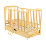 Patut din lemn bebe, 120x60 cm, Cu sertar cu capac, Din lemn de pin si mdf, Stabil si rezistent, Inaltime saltea reglabila pe 3 nivele, Laterala cu 3 bete detasabile, EN716-1, EN716-2, Natur, Babyneeds, Ola + Saltea 10 cm