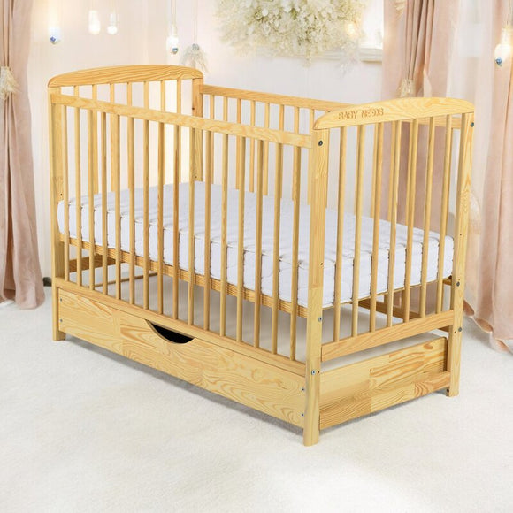 Patut din lemn bebe, 120x60 cm, Cu sertar cu capac, Din lemn de pin si mdf, Stabil si rezistent, Inaltime saltea reglabila pe 3 nivele, Laterala cu 3 bete detasabile, EN716-1, EN716-2, Natur, Babyneeds, Ola + Saltea 12 cm