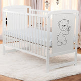 Patut din lemn bebe, 120x60 cm, Din lemn de pin si mdf, Stabil si rezistent, Inaltime saltea reglabila pe 3 nivele, Laterala cu 3 bete detasabile, EN716-1, EN716-2, Alb, Babyneeds, Timmi + Saltea 10 cm