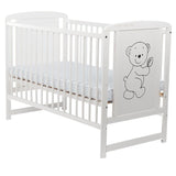 Patut din lemn bebe, 120x60 cm, Din lemn de pin si mdf, Stabil si rezistent, Inaltime saltea reglabila pe 3 nivele, Laterala cu 3 bete detasabile, EN716-1, EN716-2, Alb, Babyneeds, Timmi + Saltea 10 cm