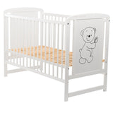 Patut din lemn bebe, 120x60 cm, Din lemn de pin si mdf, Stabil si rezistent, Inaltime saltea reglabila pe 3 nivele, Laterala cu 3 bete detasabile, EN716-1, EN716-2, Alb, Babyneeds, Timmi + Saltea 10 cm