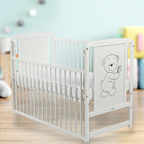 Patut din lemn bebe, 120x60 cm, Cu laterala culisanta, Din lemn de pin si mdf, Stabil si rezistent, Inaltime saltea reglabila pe 3 nivele, Laterala cu 3 bete detasabile, EN716-1, EN716-2, Alb, Babyneeds, Timmi