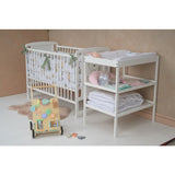 Patut din lemn bebe, 120x60 cm, Cu laterala culisanta, Din lemn de pin si mdf, Stabil si rezistent, Inaltime saltea reglabila pe 3 nivele, Laterala cu 3 bete detasabile, EN716-1, EN716-2, Alb, Babyneeds, Timmi + Saltea 12 cm