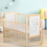 Patut din lemn bebe, 120x60 cm, Cu laterala culisanta, Din lemn de pin si mdf, Stabil si rezistent, Inaltime saltea reglabila pe 3 nivele, Laterala cu 3 bete detasabile, EN716-1, EN716-2, Natur, Babyneeds, Timmi