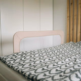 Protectie laterala pat, FreeON, Pentru bebe, Rabatabila, Instalare usoara, Dimensiune 135 x 57 cm, Little Dots, Conform cu standardul european BS7972:2001+A12009, Beige