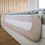Protectie laterala pat, FreeON, Pentru bebe, Rabatabila, Instalare usoara, Dimensiune 135 x 57 cm, Little Dots, Conform cu standardul european BS7972:2001+A12009, Beige
