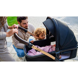 Carucior 3 in 1, Lionelo, Amber, Cadru aluminiu, Cu landou intarit si salteluta moale, Cu scoica auto testata ADAC, Reversibil, Cu accesorii, Geanta parinti, Pana la 22 kg, Negru silver