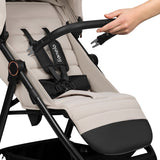 Carucior sport, Lionelo, Iva, Sustine 22 kg, 6 luni+, Capotina mare, Impermeabila, Protectie SPF 50+, 3 pozitii inclinare spatar, 8 pozitii inclinare suport picioare, 5 pozitii reglare maner, Include plasa de tantari si suport pentru biberon, Bej