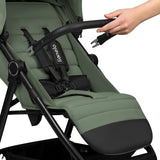 Carucior sport, Lionelo, Iva, Sustine 22 kg, 6 luni+, Capotina mare, Impermeabila, Protectie SPF 50+, 3 pozitii inclinare spatar, 8 pozitii inclinare suport picioare, 5 pozitii reglare maner, Include plasa de tantari si suport pt biberon, Verde