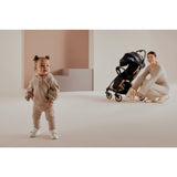 Carucior sport, Lionelo, Julie One, Editie limitata Golden Moments, De la nastere, Greutate redusa, Cu accesorii, Cadru din aluminiu, 0-22 kg, Pliere compacta pentru avion, Conform cu standardele europene de securitate EN1888-1 si EN1888-2, Negru