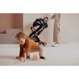 Carucior sport, Lionelo, Julie One, Editie limitata Golden Moments, De la nastere, Greutate redusa, Cu accesorii, Cadru din aluminiu, 0-22 kg, Pliere compacta pentru avion, Conform cu standardele europene de securitate EN1888-1 si EN1888-2, Negru