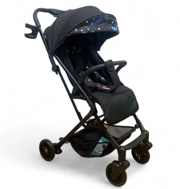 Carucior sport, ultrausor si ultrapliabil, cu pozitie de somn, tip troller, cu accesorii din piele, sarcina maxima 22 Kg, negru