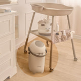 Cos pentru scutece, Lionelo, Capacitate 10 l, Sistem etans impotriva mirosurilor, Compatibil cu saci universali, Operare cu o mana, Alb