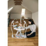 Jumper interactiv, FreeON, Jump&Play, Cu scaun rotativ la 360 grade, Reglabil pe inaltime, Cu melodii, lumini si jucarii, Conform cu standardul european de securitate EN 14036:2003, Multicolor