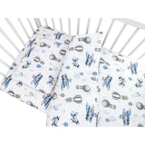 Lenjerie patut cu 5 piese, MimiNu, Cu cearceaf 120x60 cm, Pilota, Pernuta, 2 aparatori, Din bumbac certificat Oeko Tex Standard 100, Blue Plane