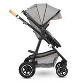 Carucior 3 in 1 Lionelo Amber, Cadru din aluminiu, Landou confortabil, Scaun auto testat ADAC, Accesorii incluse, Geanta parinti, pana la 22 kg, Certificat EN1888, Gri Deschis