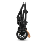 Carucior 3 in 1 Lionelo Amber, Cadru din aluminiu, Landou confortabil, Scaun auto testat ADAC, Accesorii incluse, Geanta parinti, pana la 22 kg, Certificat EN1888, Gri Deschis