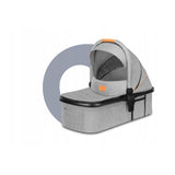 Carucior 3 in 1 Lionelo Amber, Cadru din aluminiu, Landou confortabil, Scaun auto testat ADAC, Accesorii incluse, Geanta parinti, pana la 22 kg, Certificat EN1888, Gri Deschis