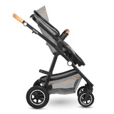 Carucior 3 in 1 Lionelo Amber, Cadru din aluminiu, Landou confortabil, Scaun auto testat ADAC, Accesorii incluse, Geanta parinti, pana la 22 kg, Certificat EN1888, Gri Deschis
