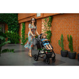 Carucior 3 in 1 Lionelo Amber, Cadru din aluminiu, Landou confortabil, Scaun auto testat ADAC, Accesorii incluse, Geanta parinti, pana la 22 kg, Certificat EN1888, Gri Deschis