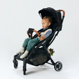 Carucior sport, Lionelo, Julie One, De la nastere, Greutate redusa, Cu accesorii, Cadru din aluminiu, 0-22 kg, Pliere compacta pentru avion, Conform cu standardele europene de securitate EN1888-1 si EN1888-2, Verde Tropical