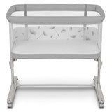 Patut co-sleeper, Lionelo, Aurora, 3 in 1, Cu leganare si setare unghiulara, Include saltea cu densitate T25 si geanta transport, Reglabil in 5 pozitii, Pana la 9 kg, 0 luni+, 85x60x66 cm, Certificari EN 1130:2019+AC:2020, EN 16890:2, Gri deschis
