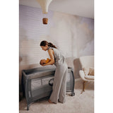 Patut pliant, Lionelo, Stefi Plus, Cu doua nivele, Cu intrare laterala cu fermoar, 2 roti, 120 x 60 cm, Conform cu standardul european de securitate EN 716, Gri/ Multicolor