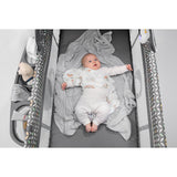 Patut pliant, Lionelo, Sven Plus, 120x60 cm, Cu doua nivele, Cu arcada jucarii, masuta de infasat, vibratii, melodii, conform cu standardele europeane de securitate EN716 si EN12221, Grey