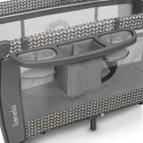 Patut pliant, Lionelo, Sven Plus, 120x60 cm, Cu doua nivele, Cu arcada jucarii, masuta de infasat, vibratii, melodii  conform cu standardele europeane de securitate EN716 si EN12221, Grey Scandi