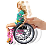 Papusa Barbie by Mattel Fashionistas papusa GRB93 in scaun cu rotile si rampa