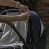 Parasolar textil, Petite&Mars, Din Bumbac, Pentru soare si vant, Universal, Protectie UV SPF40+, Potrivit pentru carucioare si scaune auto, 45 × 51 cm, Mocha Mousse