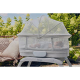 Patut balansoar, Lionelo, Coral, Cu landou ergonomic detasabil, Functie de balansare integrata, Functie de cantar, Sunete si cantece de leagan, Cu roti, Panou tactil sau telecomanda, 0-9 kg, EN 1130:2019+AC:2020,EN 16890:2017+A1:2021, Alb