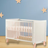 Patut din lemn bebe, 120x60 cm, Transformabil, Cu bariera de siguranta, Din lemn de pin si mdf, Cu sina speciala pentru dentitie, Stabil si rezistent, White, FreeON, Ava