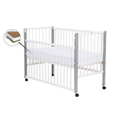 Patut din lemn bebe, 120x60 cm, Cu laterala culisanta, Din lemn de pin, Stabil si rezistent, Inaltime saltea reglabila pe 3 nivele, Laterala cu 3 bete detasabile, EN716-1, EN716-2, Alb, Qmini, Maya + Saltea 8 cm