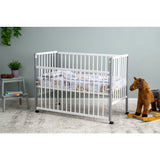 Patut din lemn bebe, 120x60 cm, Cu laterala culisanta, Din lemn de pin, Stabil si rezistent, Inaltime saltea reglabila pe 3 nivele, Laterala cu 3 bete detasabile, EN716-1, EN716-2, Alb, Qmini, Maya + Saltea 10 cm