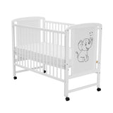 Patut din lemn bebe, 120x60 cm, Cu laterala culisanta, Din lemn de pin si mdf, Stabil si rezistent, Inaltime saltea reglabila pe 3 nivele, Laterala cu 3 bete detasabile, EN716-1, EN716-2, Alb, Qmini, Timmi Elephant + Saltea 8 cm