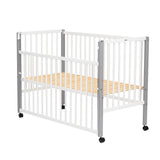 Patut din lemn bebe, 120x60 cm, Cu laterala culisanta, Din lemn de pin, Stabil si rezistent, Inaltime saltea reglabila pe 3 nivele, Laterala cu 3 bete detasabile, EN716-1, EN716-2, Alb, Qmini, Maya + Saltea 8 cm