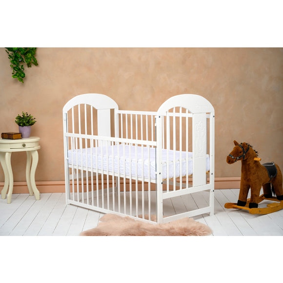 Patut din lemn bebe, 120x60 cm, Cu laterala culisanta, Din lemn de pin, Stabil si rezistent, Inaltime saltea reglabila pe 3 nivele, Laterala cu 3 bete detasabile, EN716-1, EN716-2, Alb, Qmini, Julia II, Elefantel + Saltea 8 cm