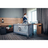 Patut pliant, Lionelo, Flower, Cu doua nivele, Cu arcada, Geanta transport, Masuta de infasat, Bara cu jucarii, Fereastra laterala, 120x60 cm, Conform cu standardele europeane de securitate EN 716 si EN12221, Verde