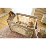 Patut pliant, Lionelo, Laura, 102 x 74 cm, Cu doua nivele, Functie de tarc, Cu roti, Include salteluta si geanta de transport, Pereti din plasa, Deschidere laterala, Pana la 15 kg, 0 luni +, Bej