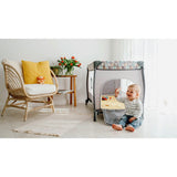 Patut pliant, Lionelo, Sven Plus, 120x60 cm, Cu doua nivele, Cu arcada jucarii, masuta de infasat, vibratii, melodii, conform cu standardele europeane de securitate EN716 si EN12221, Bej Latte