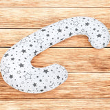 Perna alaptare, New Baby, Cu husa detasabila, In forma de C, Bumbac, Diametru 16 cm, Lungime in jurul circumferintei 285 cm, Stars White/Grey